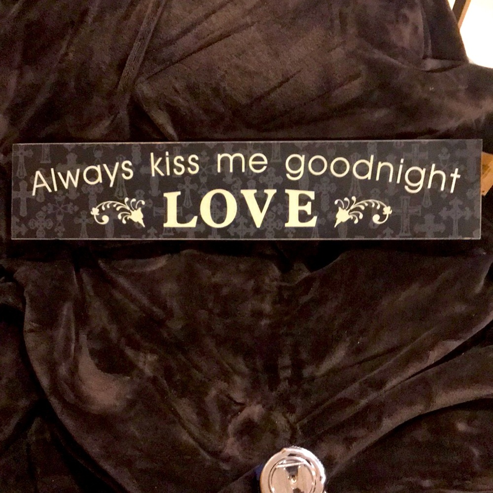 New Always Kiss me Goodnight Love sign